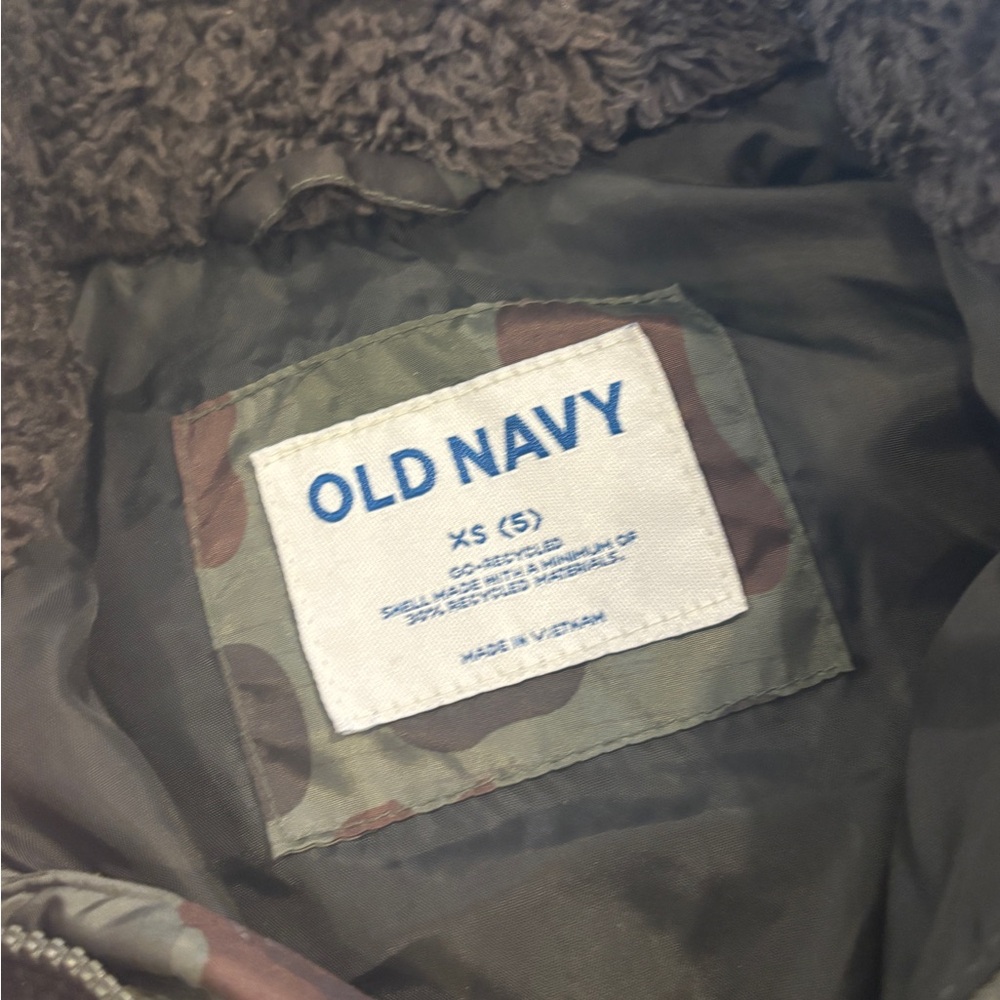 Old Navy Kids Green and Brown Camo Puffer Jacket - Picture 3 of 3